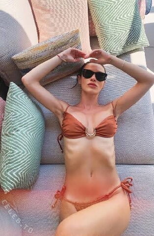 Yüsra Geyik nude photo 4