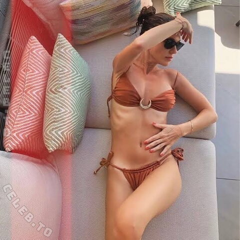 Yüsra Geyik nude photo 2