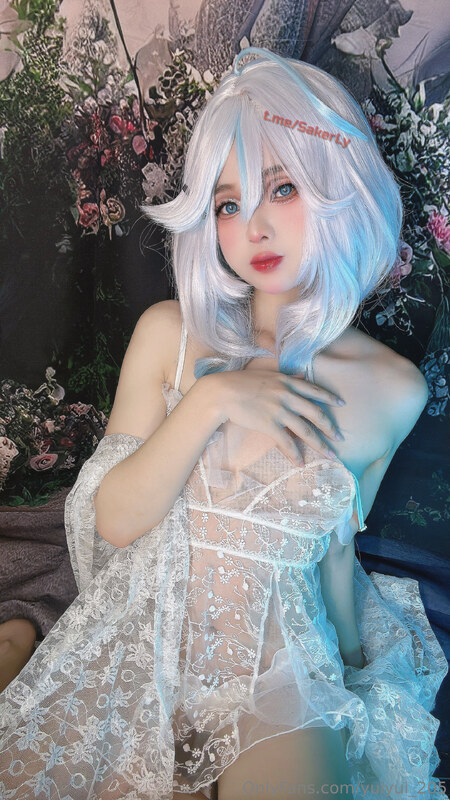 Yui Chan nude photo 9