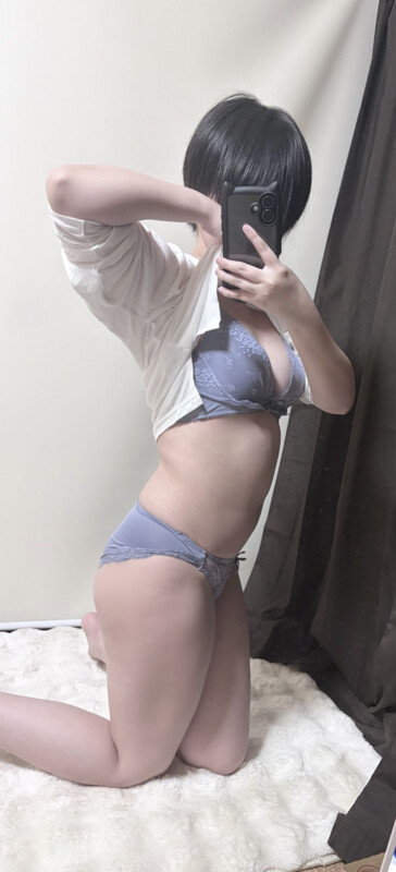 Yuki Shino nude photo 2