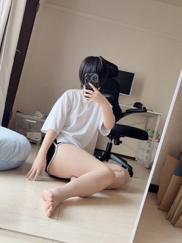 Yuki Shino nude photo 1