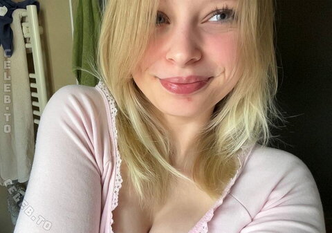 Yukistarxyz nude photo 6