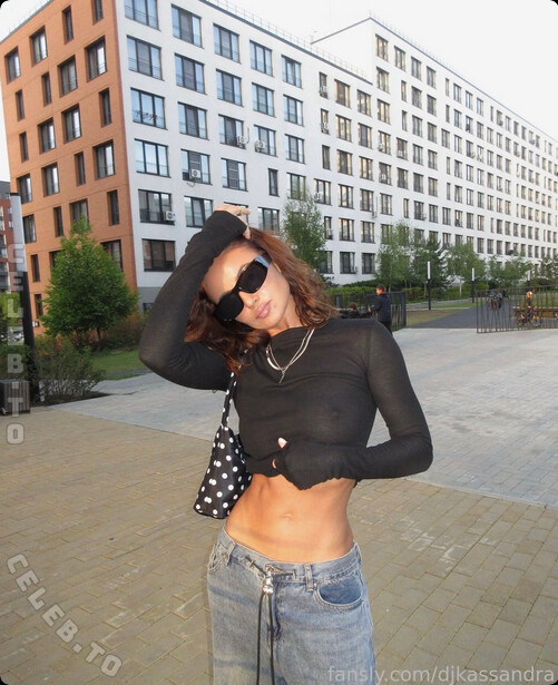 Yuliya Lazarenko nude photo 1