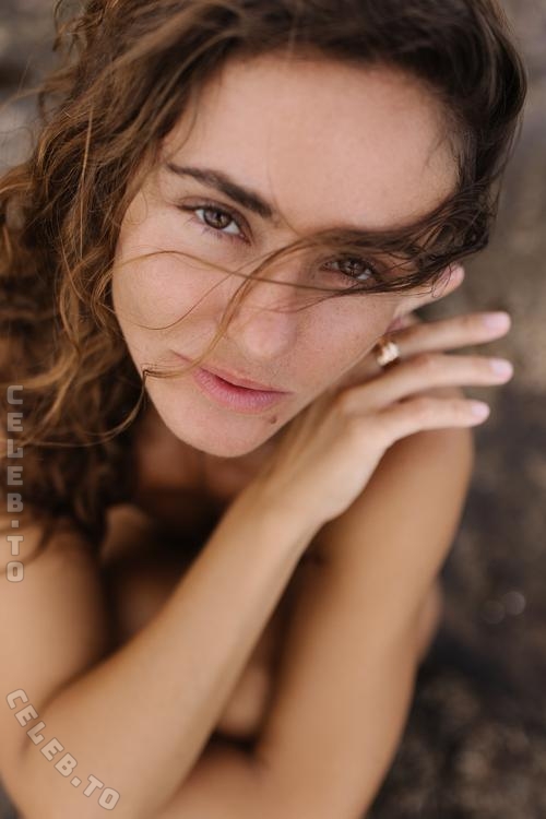 Yuliya Lazarenko nude photo 3