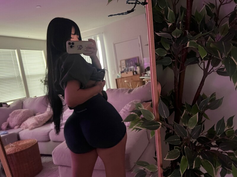 yummibabii nude photo 1