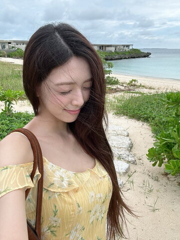 Yuna nude photo 9