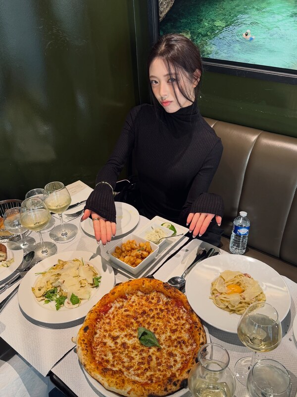 Yuna nude photo 14