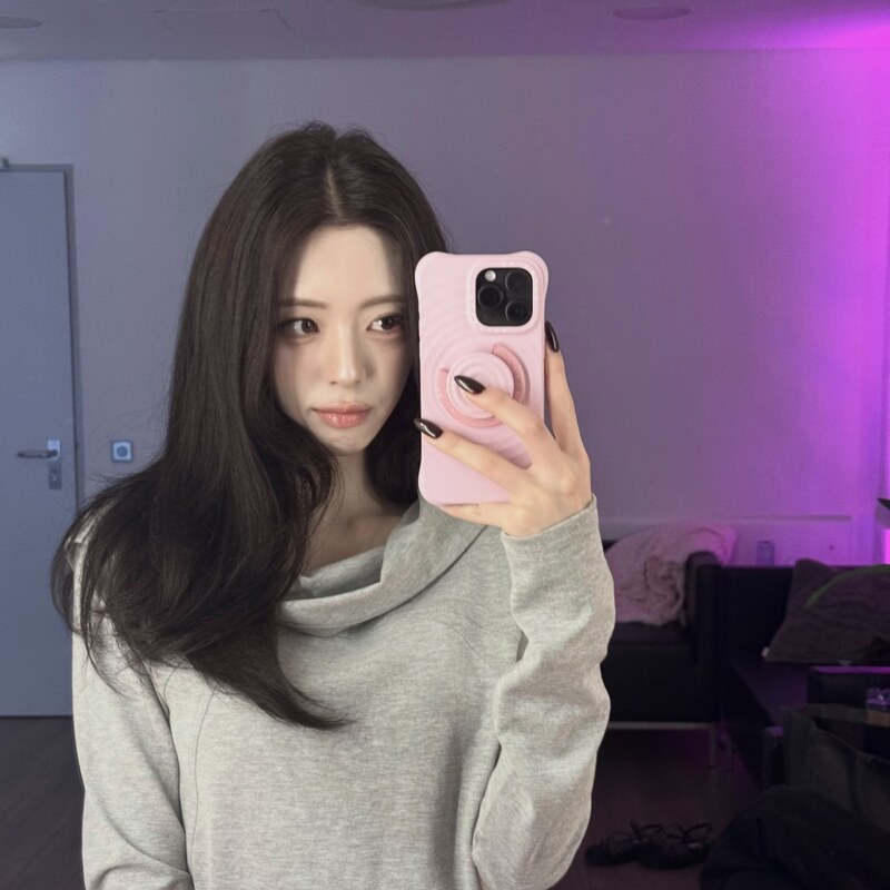 Yuna nude photo 1