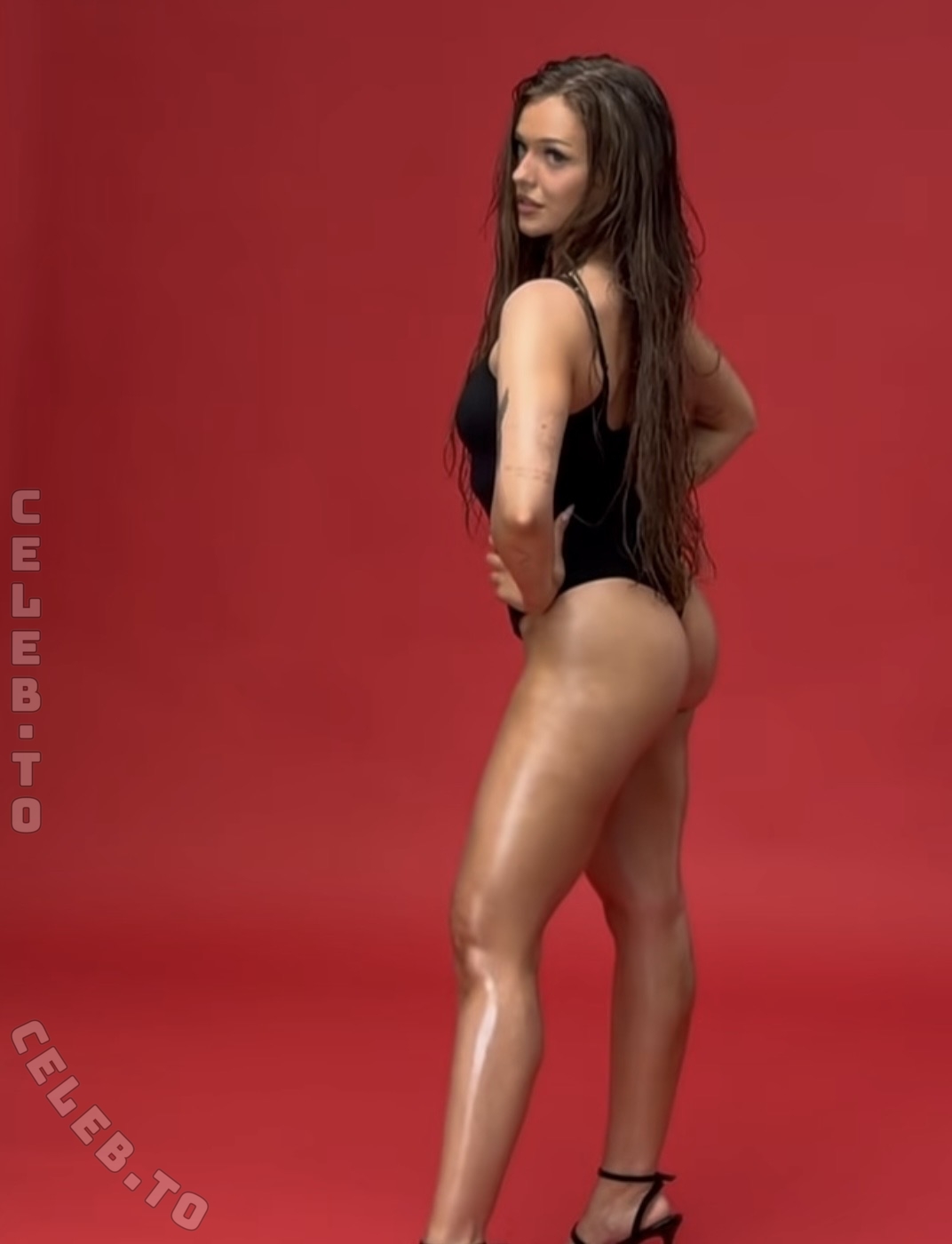 Yungstachel nude photo 4