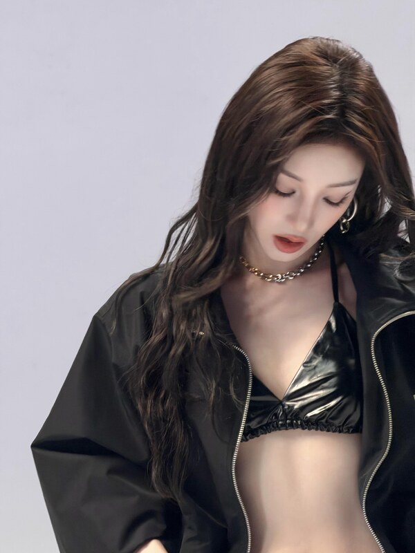 YUQI nude photo 4