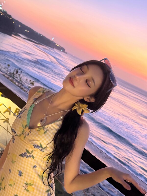 YUQI nude photo 5