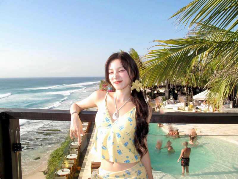YUQI nude photo 13