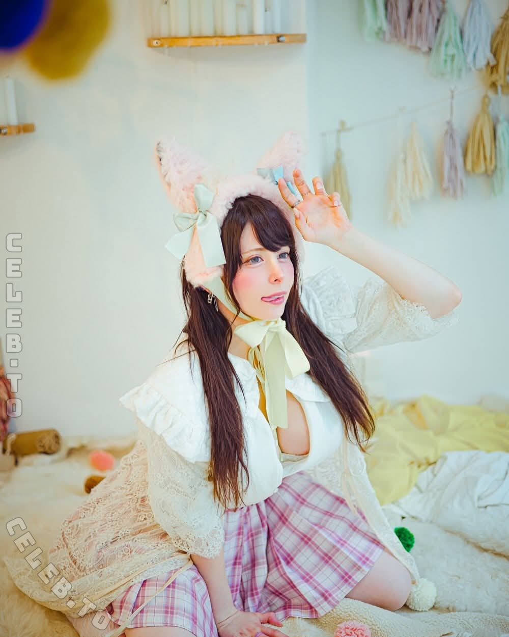Yuriko Tiger nude photo 16