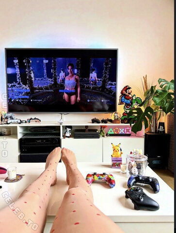 Yve.gaming nude photo 10