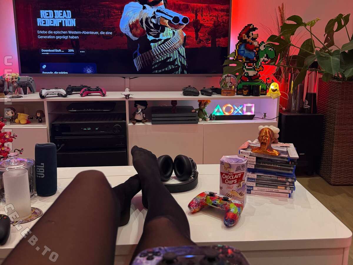 Yve.gaming nude photo 3