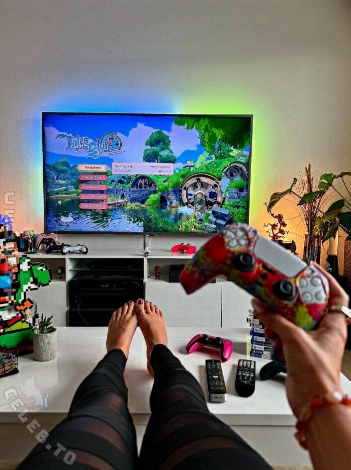 Yve.gaming nude photo 4