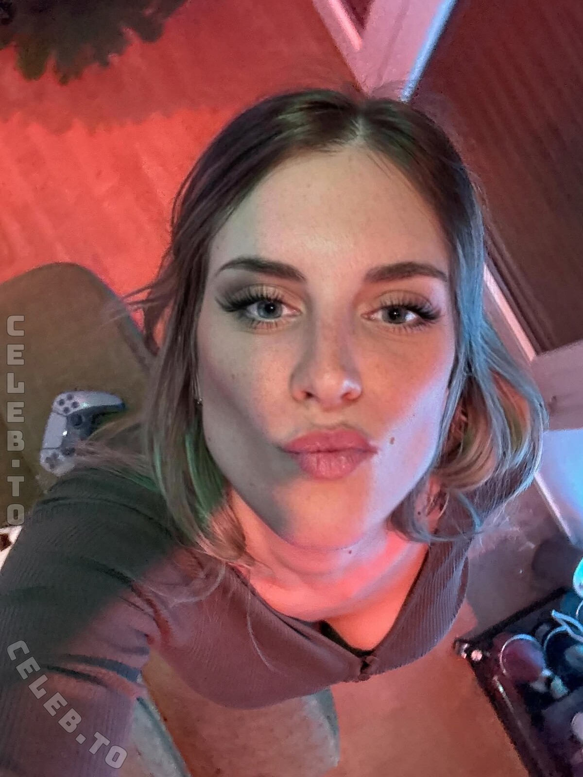 Yve.gaming nude photo 1