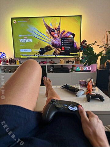 Yve.gaming – Feet and Legs