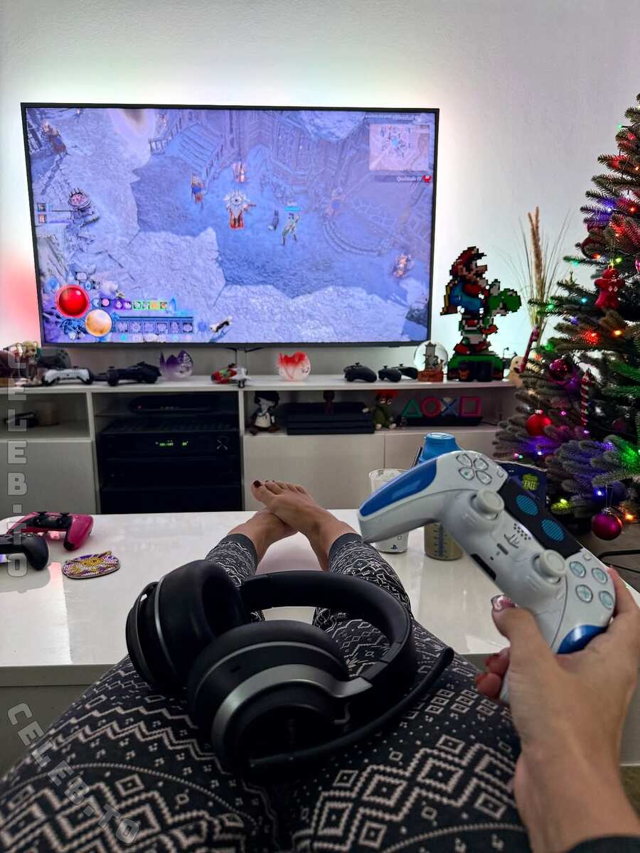 Yve.gaming nude photo 2