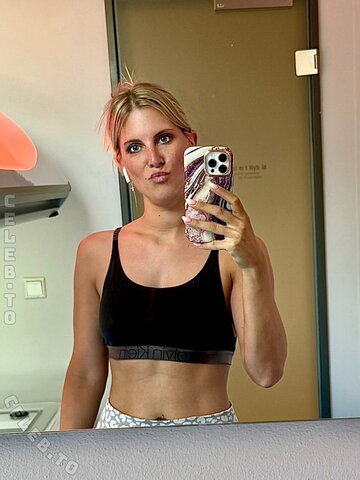 Yve.gaming nude photo 23