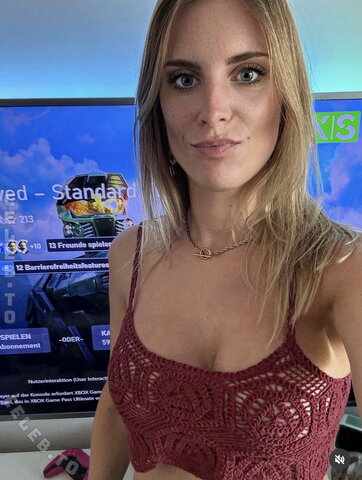 Yve.gaming nude photo 17
