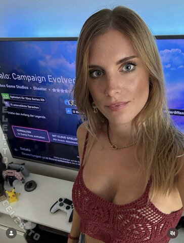Yve.gaming nude photo 15