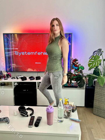 Yve.gaming nude photo 9
