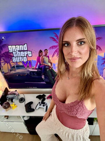Yve.gaming Sexy (2 photos)
