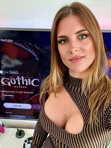 Yve.gaming nude photo 7