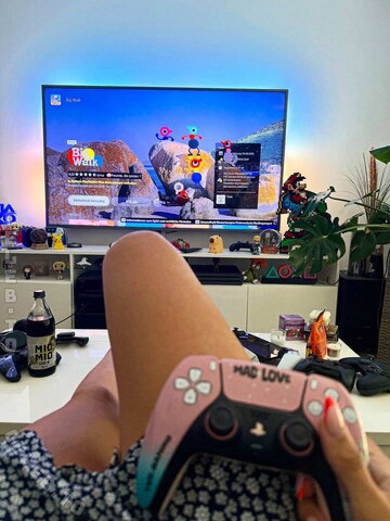 Yve.gaming nude photo 2
