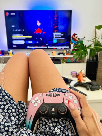 Yve.gaming nude photo 1