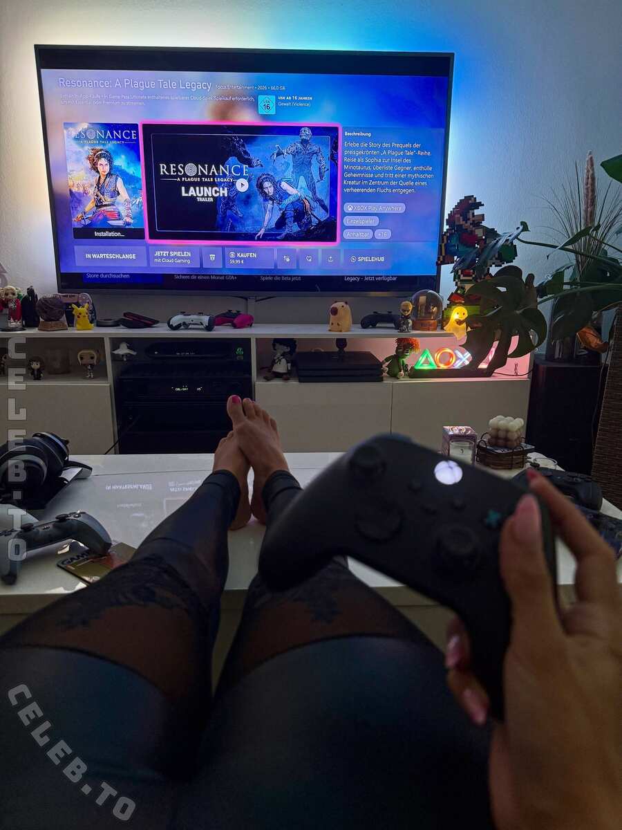 Yve.gaming nude photo 1