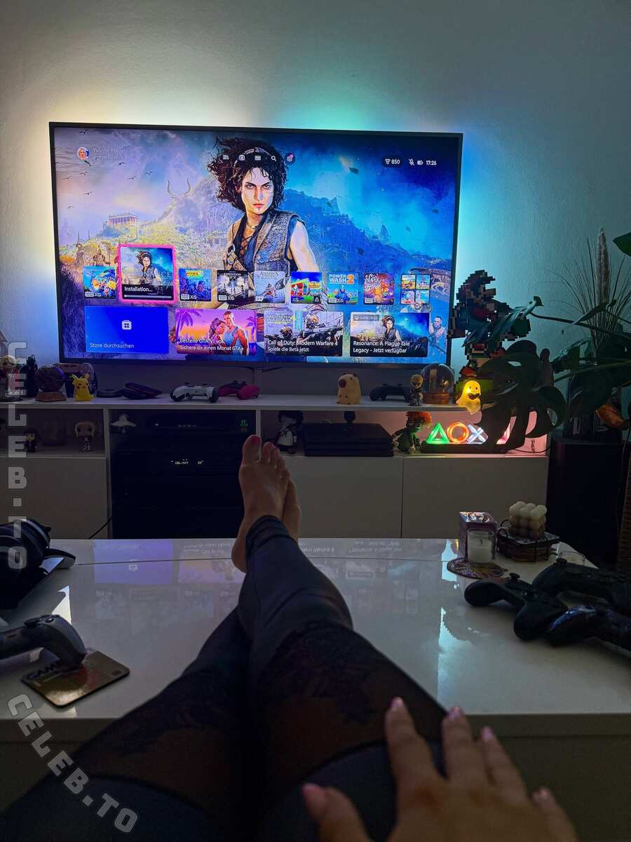 Yve.gaming nude photo 2