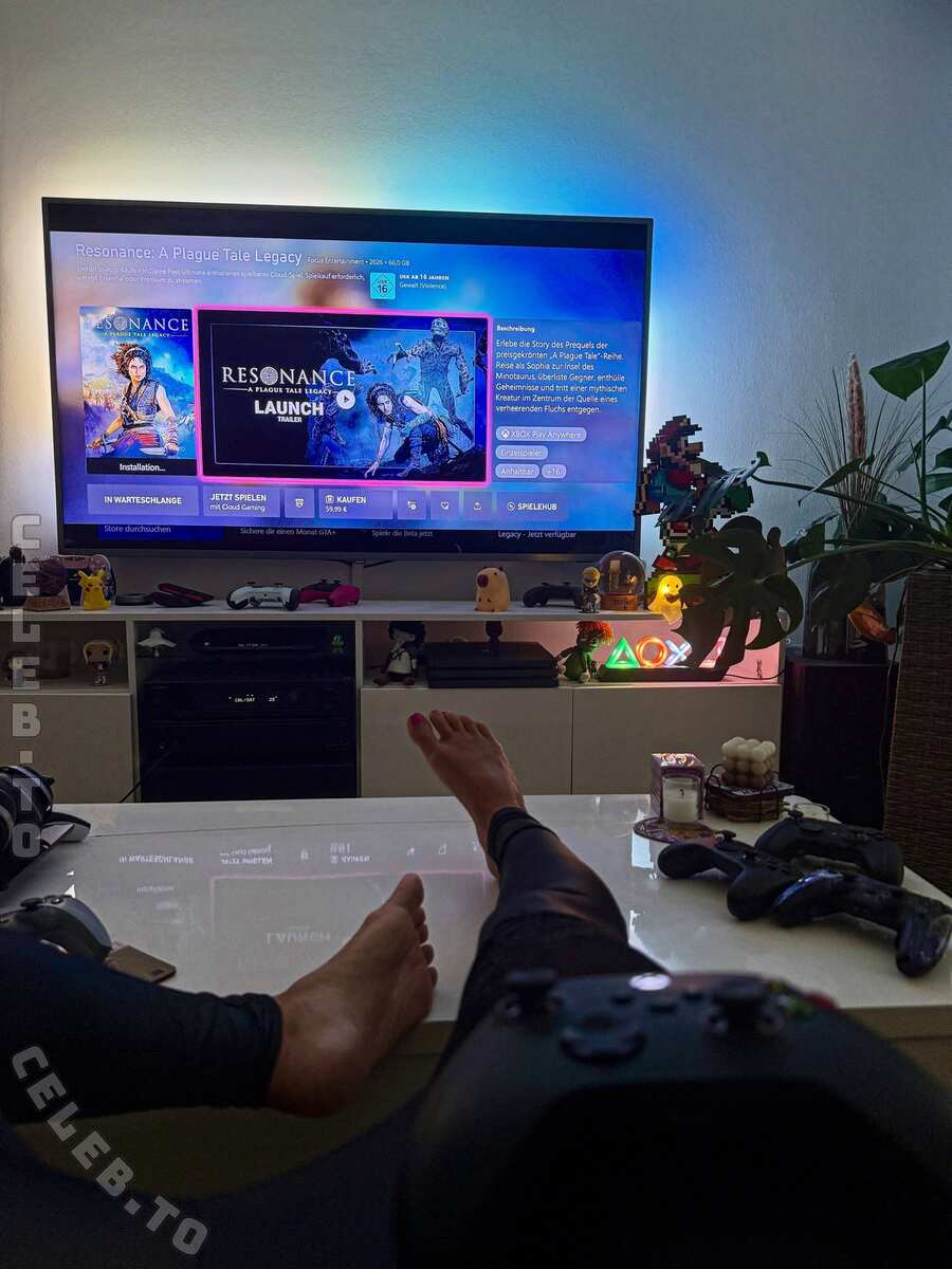 Yve.gaming nude photo 2