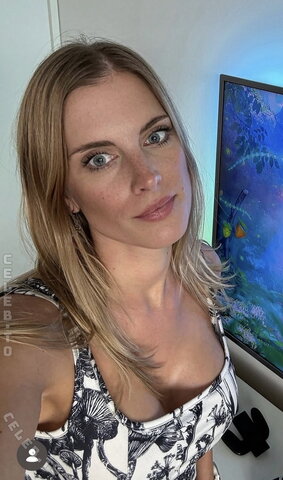 Yve.gaming nude photo 1