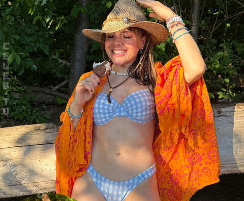 Yvonne Pferrer Hot (8 photos)