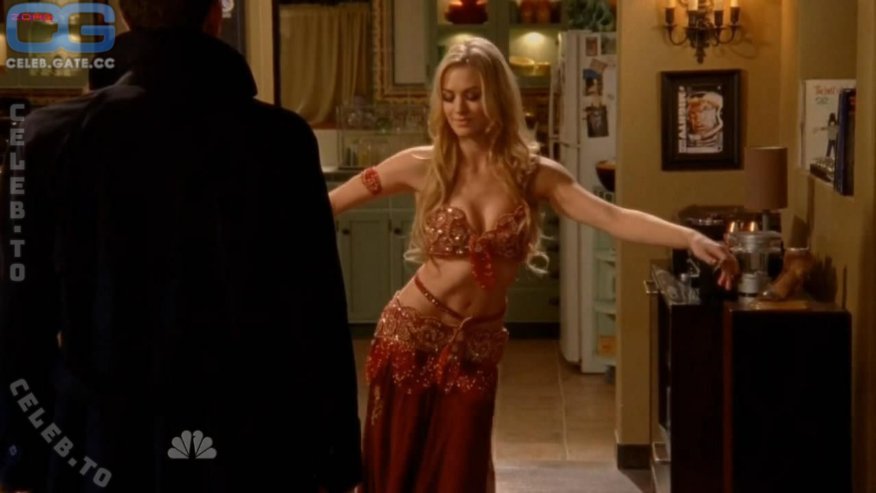 Yvonne Strahovski nude photo 3
