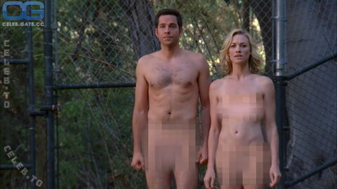Yvonne Strahovski nude photo 3