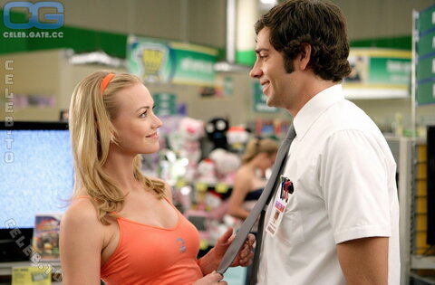 Yvonne Strahovski nude photo 2