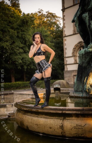 Yvonnesalterego nude photo 21