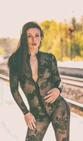 Yvonnesalterego nude photo 13