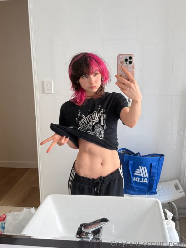 yyuki nude photo 1