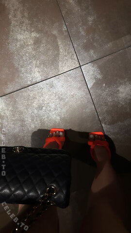 Z1lan nude photo 9