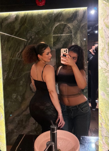 Zainaabb.ab nude photo 1