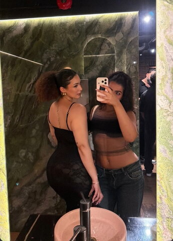 Zainaabb.ab Sexy (2 photos)