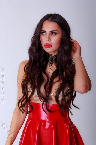 Zaniiii nude photo 10