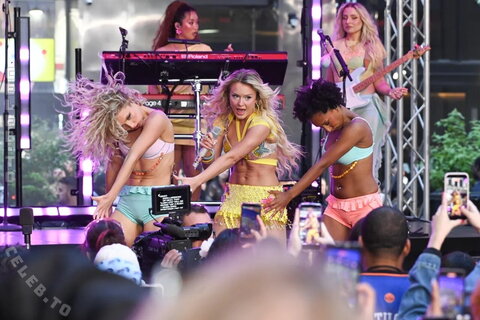 Zara Larsson photo 1