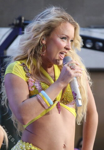 Zara Larsson photo 4