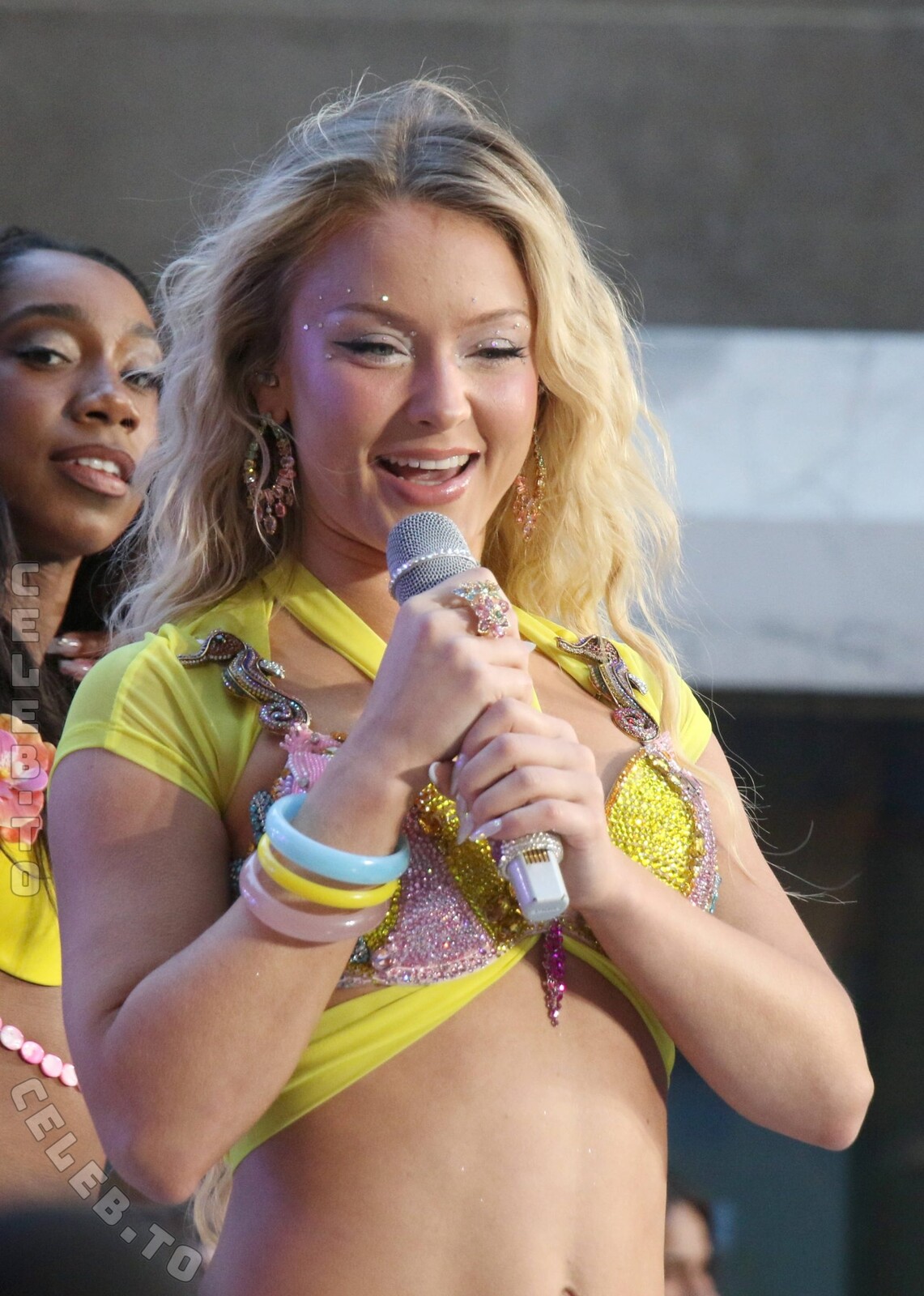 Zara Larsson nude photo 32