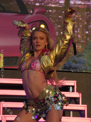 Zara Larsson nude photo 5